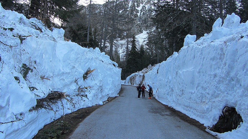 Tour du Gélas : Accumulation et avalanche sur la route de la Madone impressionante