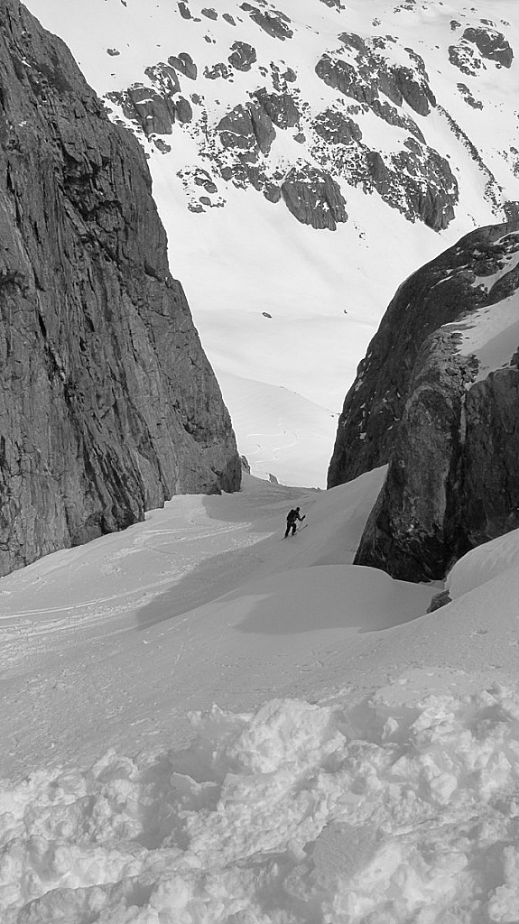 Olle : Petit canyon pour quitter le "glacier" d'argentière