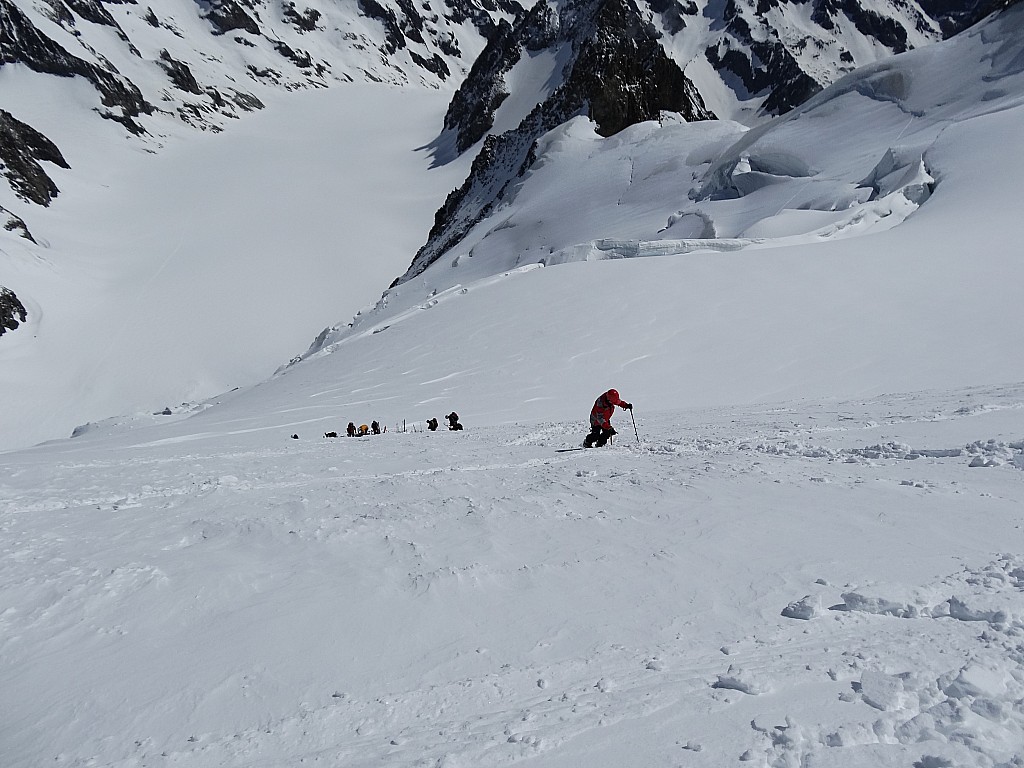 on laisse les skis à la rimaye : d'autres iront jusqu'en haut avec.