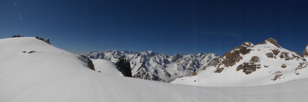 Panorama : Une vue panoramique des Écrins.