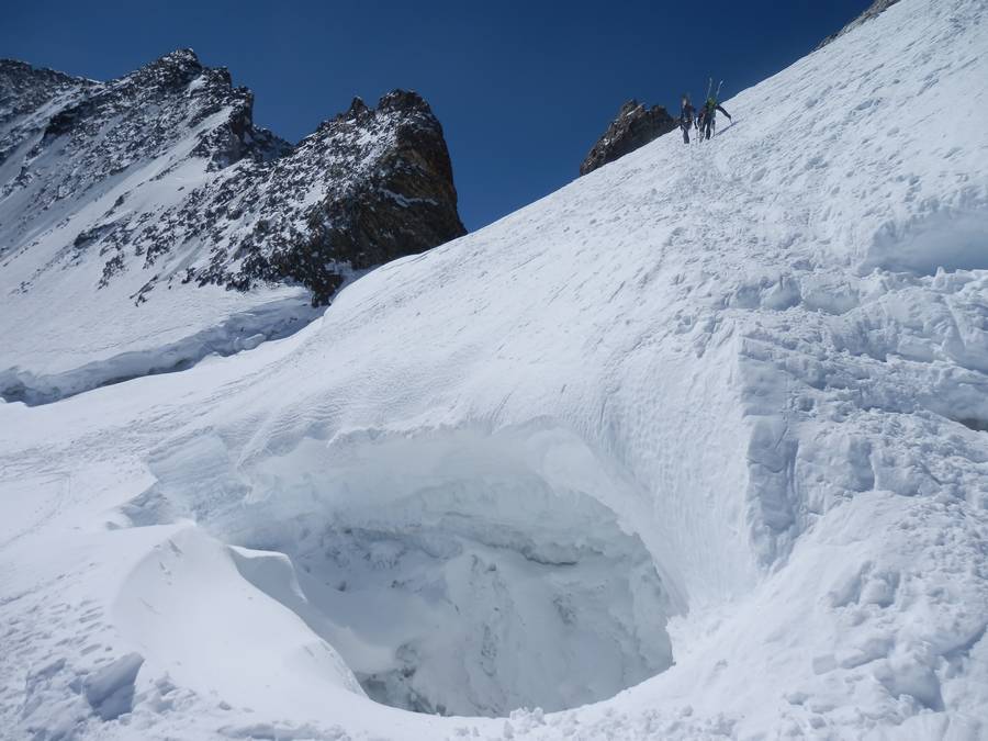 Pont de neige : Pour accéder au Dôme (la descente se fait à ski  par un petit saut un peu plus haut)