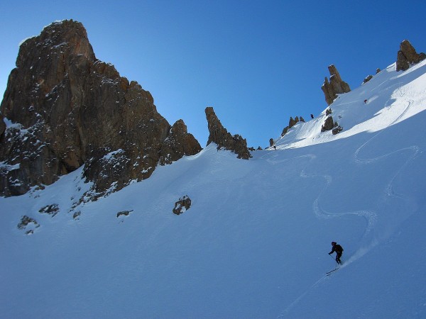 Pierra Menta : Grand ski  toujours sous la Pierra Menta et ses pinacles.