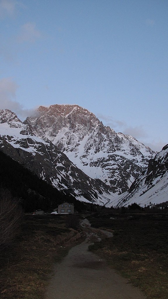 Carrelet : Le refuge du Carrelet, très bien placé pour le ski...