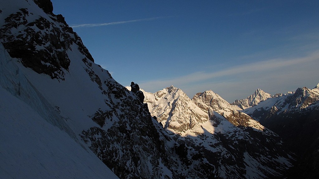 Glacier Long : L'ambiance du "crux" du milieu de couloir est à la hauteur du lieu