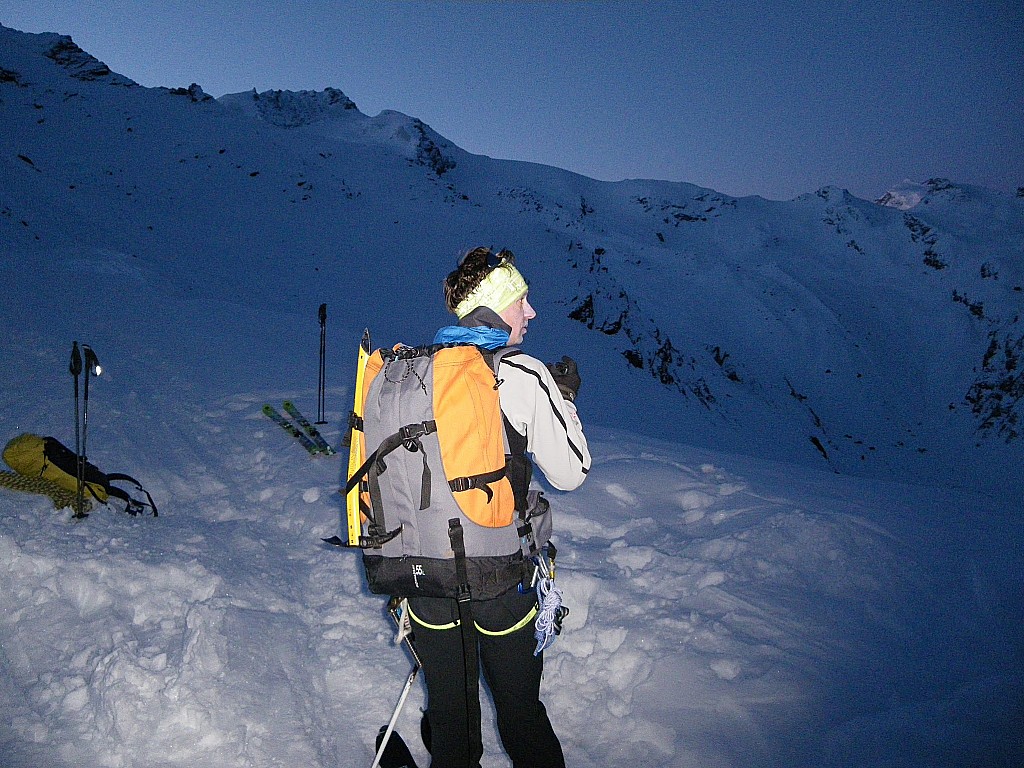 Montée Alphubel : Jour 4 - On respect le timing, on part en premier. Comme d'habitude.