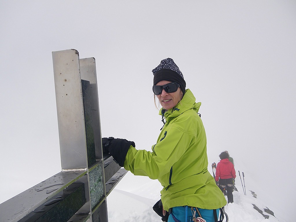 Sommet Stralhorn : Jour 2 - Premier 4000 pour Aude. Mais la visibilité est tombée.