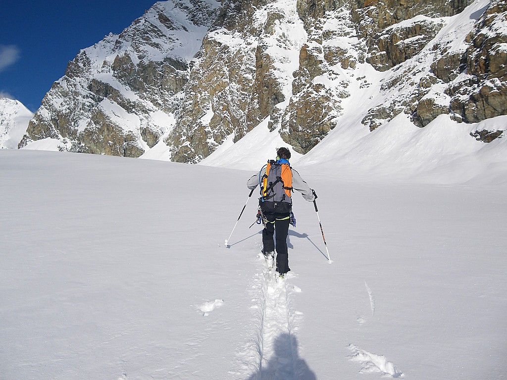 Glacier Allalin : Jour 2 - encore une belle neige. Jeroen trace.