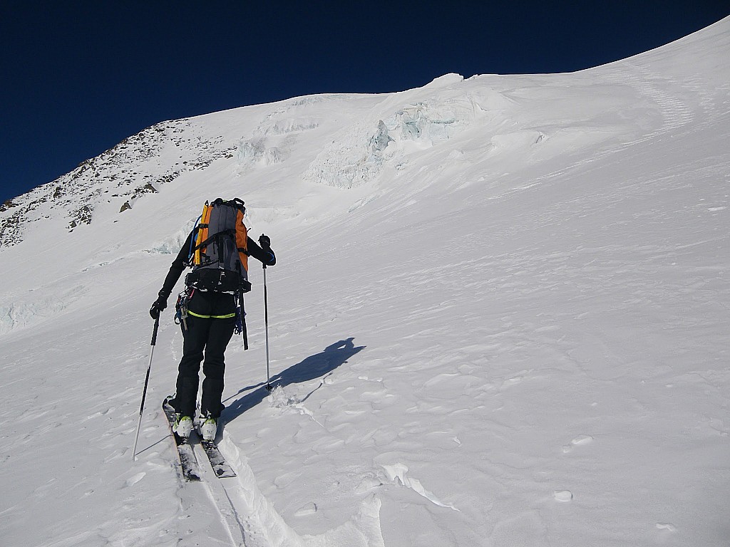 Montée Alphubel : Jour 4 - Et oui, on voit à droite des traces de descente ET de montée. Des conversions tous les 3m !
