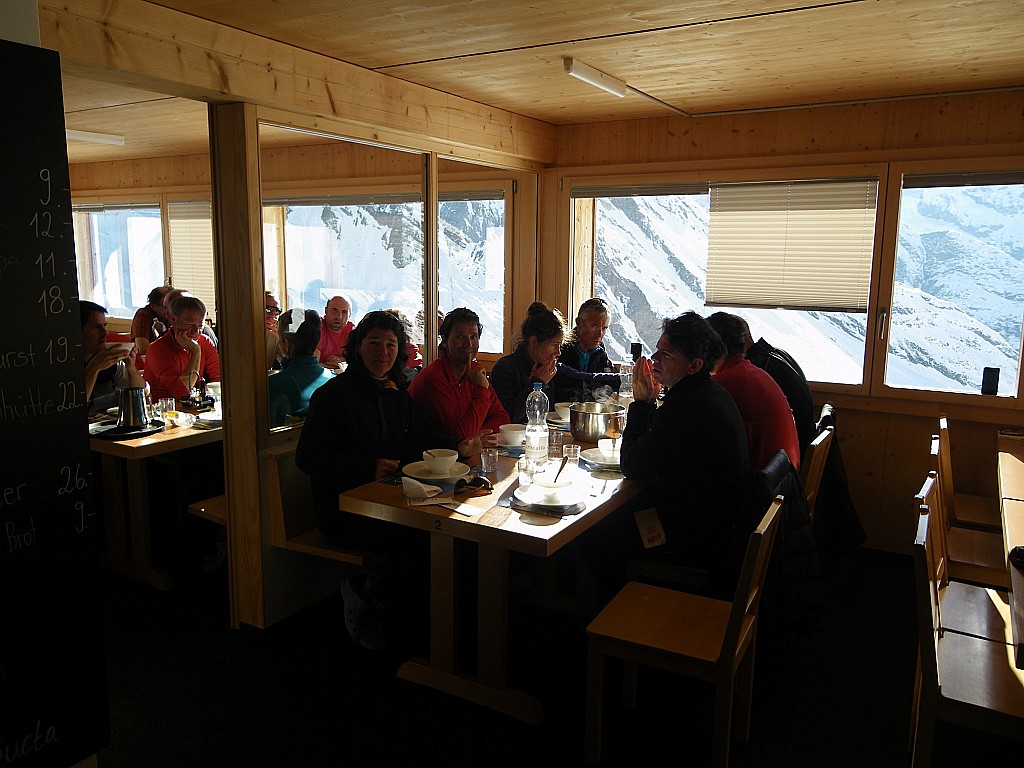Refuge Tacshhutte : Jour 3 - Y a pas à dire, c'est vraiment classe les Hutte. Et avec une vue pareil...