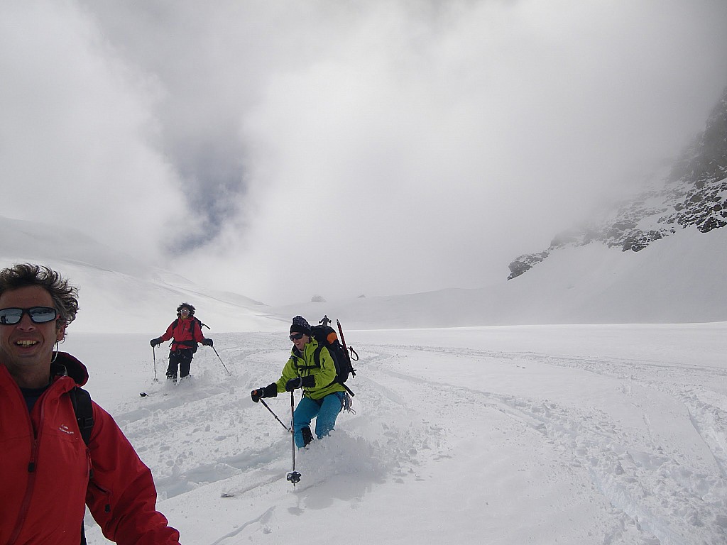 Glacier Allalin : Jour 2 - Longue montée = longue descente. Belle trace = belle neige.