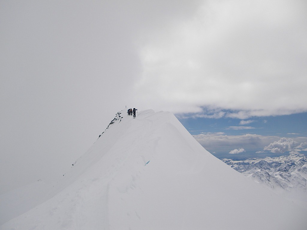 Sommet Stralhorn : Jour 2 - Belle crête sommitale.