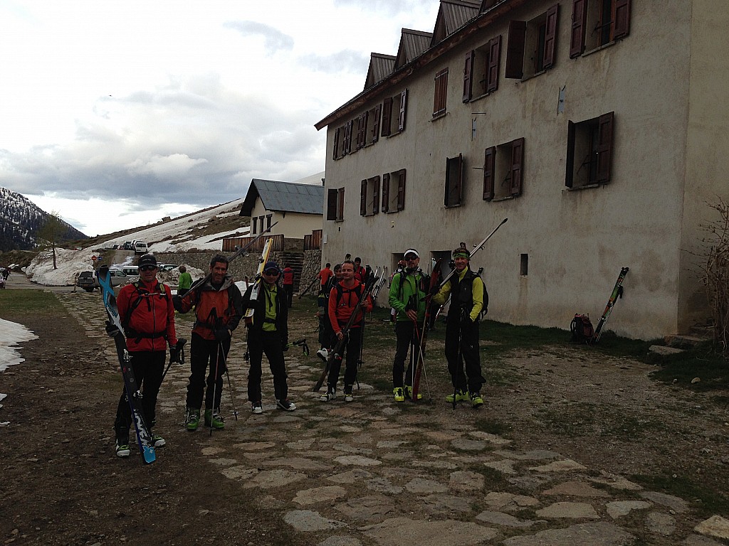 Ce matin : La troupe s'active.