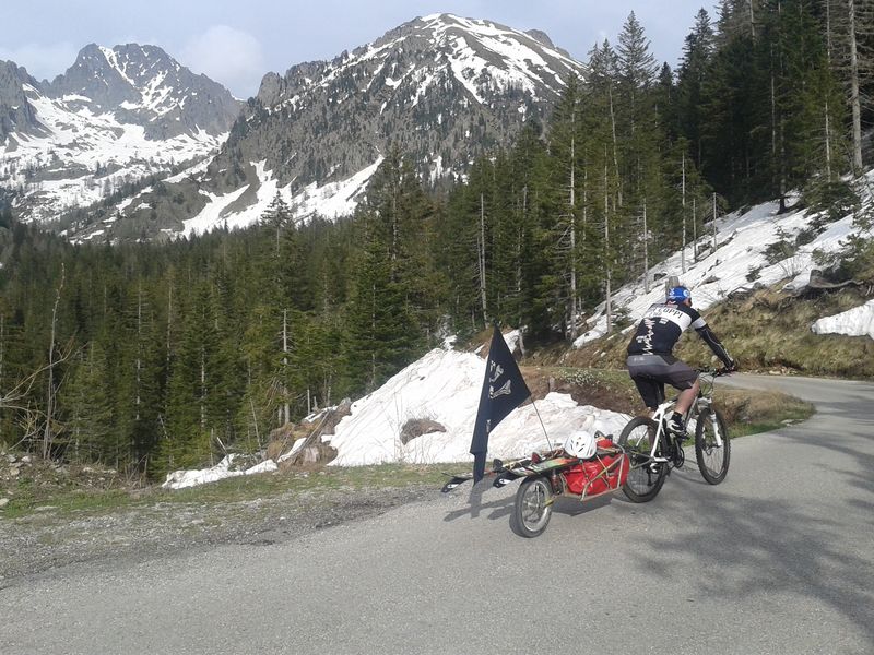 Pirate à vélo : Les voitures n'ont qu'à se cacher