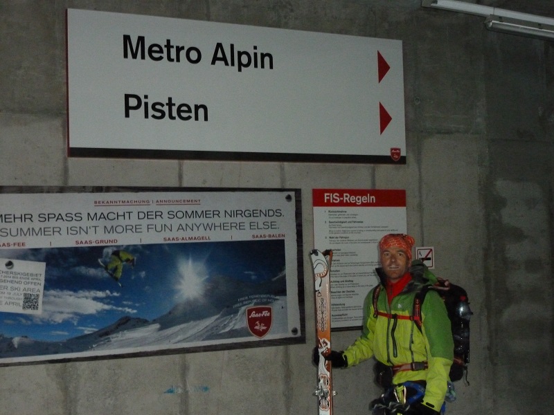 tunnel : la subtilité mentionnée plus haut pour rejoindre le glacier qui monte à l'Alphubel (merci au guide qui nous a tuyauté)