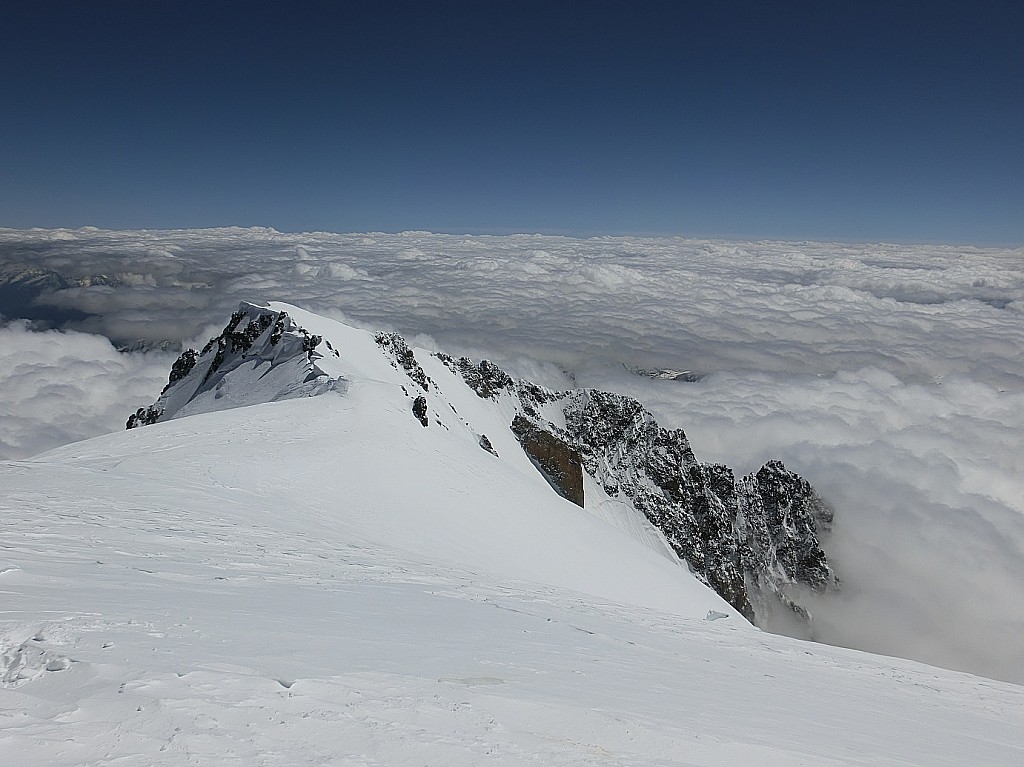 Sommet du Mt Blanc : Vue vers le Mt Blanc de Courmayeur