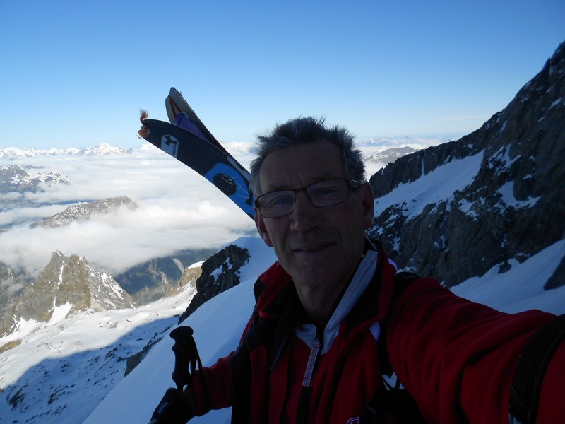 Sur le glacier de la Vuzelle : Avec la Vuzelle et la mer de nuages dans mon dos