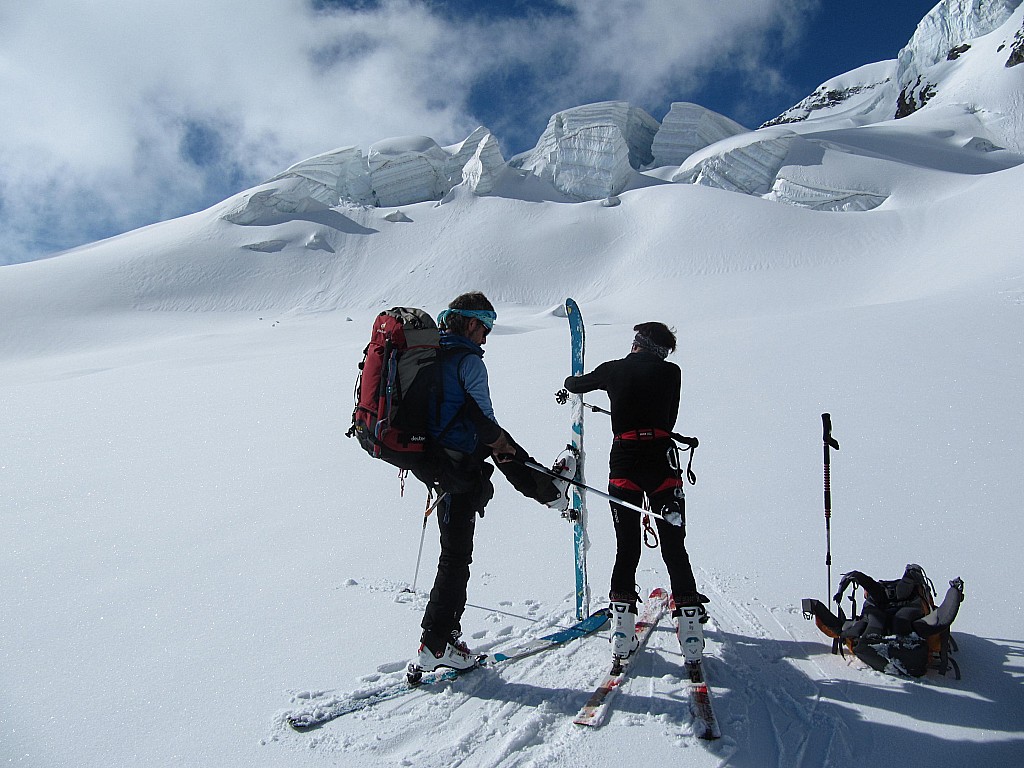 Neige collante pour : Jean Marc. Isabelle vole à son secours.