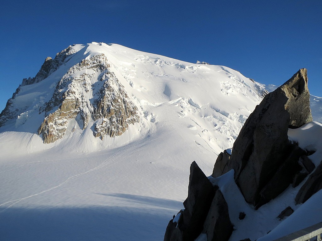 Mt Blanc du Tacul : On monte en tirant vers la gauche après le passage de la rimaye.