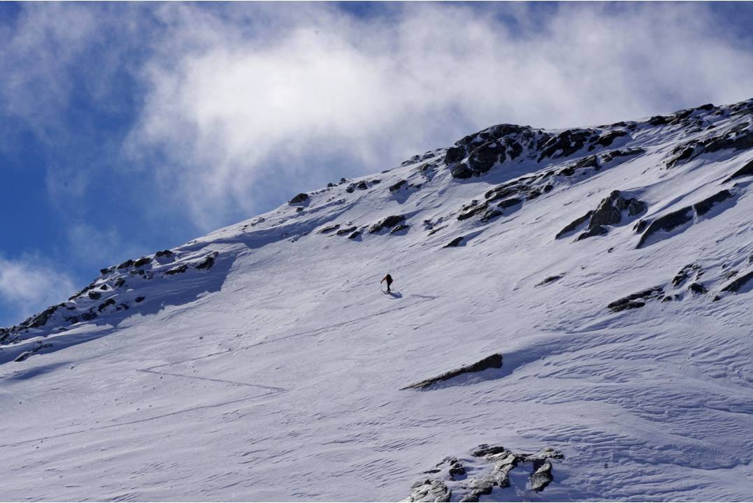 Montée à Gébroulaz : Au Col de Gébroulaz, les alpinistes se séparent. L'un escalade le Mont, d'autres filent à l'aiguille de Polset, nous basculons sur la branche médiane du grand glacier de Gébroulaz.