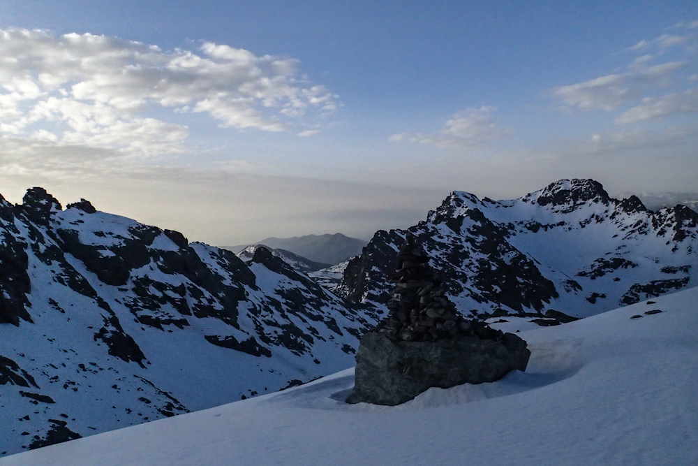 Joli ciel à l'aube : sur la moraine de l'ex-glacier