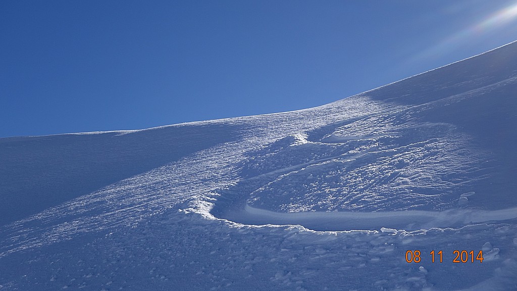 Traces juste sous le sommet : du ski excellent!