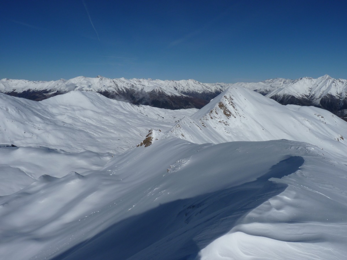 Tête dure : Le vallon de terres pleines et croix de l'Alpe à gauche