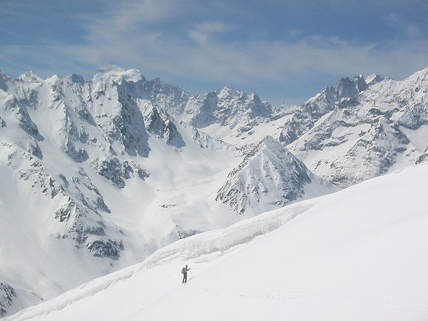 #9 Descente de tête noire : Une vue magistrale sur les Ecrins Descente de tête noire : Une vue magistrale sur les Ecrins