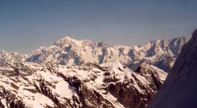 Versant italien du Mt blanc : Trés belle vue sur ce versant de Mt Blanc