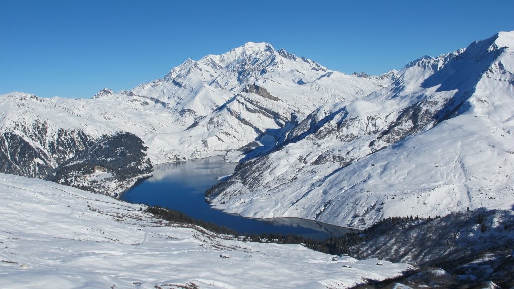 Barrage de Roselend sur fond de Mont Blanc