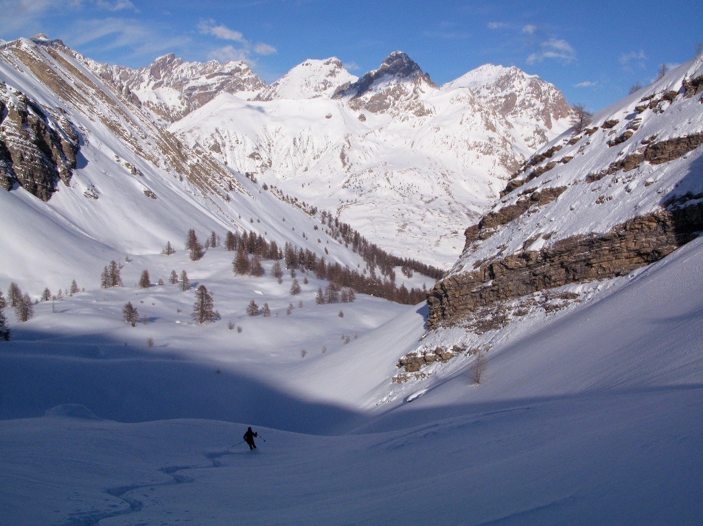 Descente dans le vallon de Rofre : un cadre somptueux.