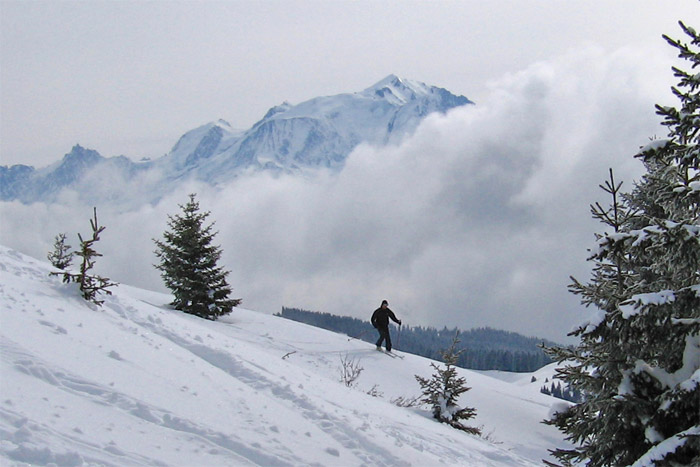Ramadieu : Descente vers la combe de Ramadieu, avec une furtive apparition du Mt Blanc.