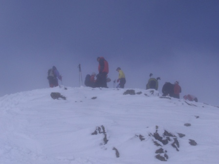 Jasse : A la cime il y a beaucoup plus de monde...et de brouillard