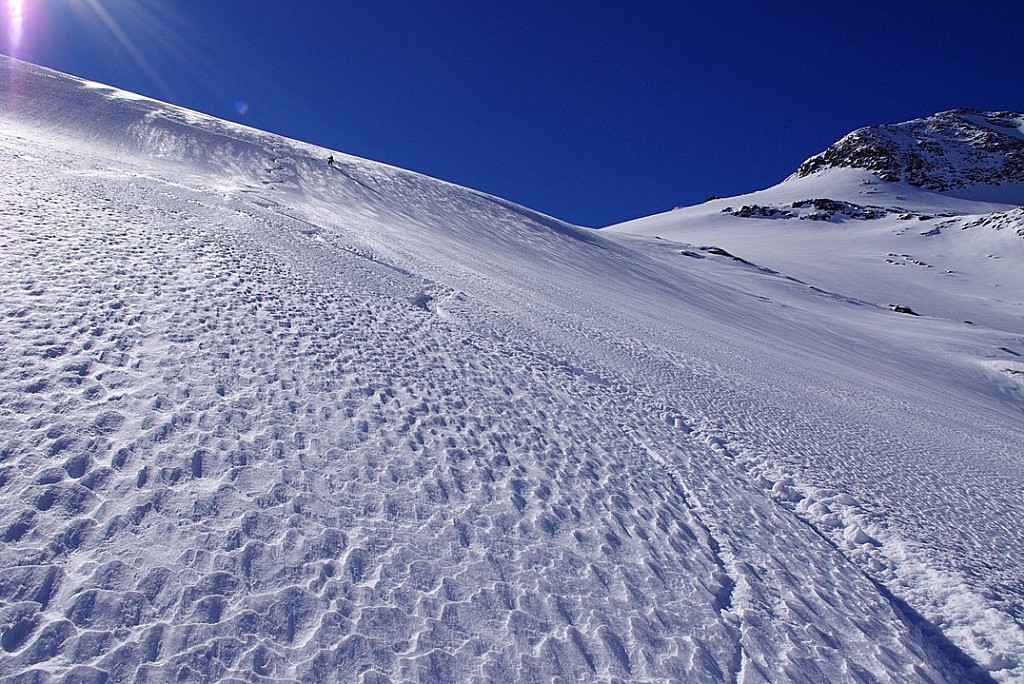 Argh... rupture de pente du glacier de la Golette en face nord, et poudre compacte... c'est du grand ski transfrontalier!