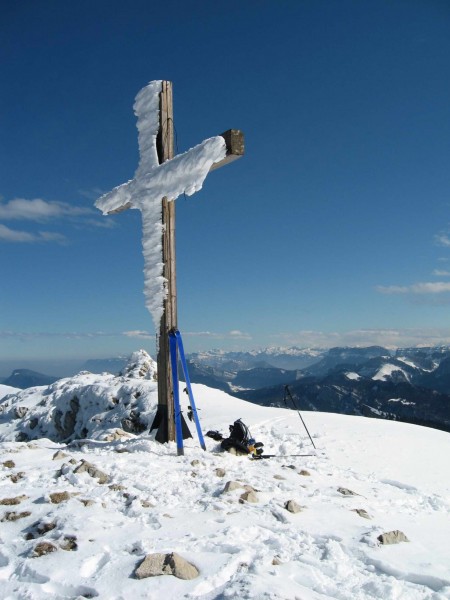 la croix du sommet : la neige crucifiée