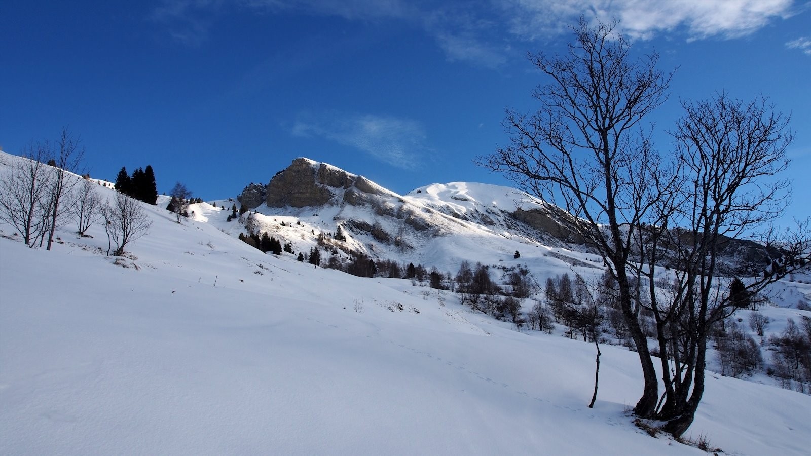 Roche de Midi devant Roc Marchand l'objectif du jour.