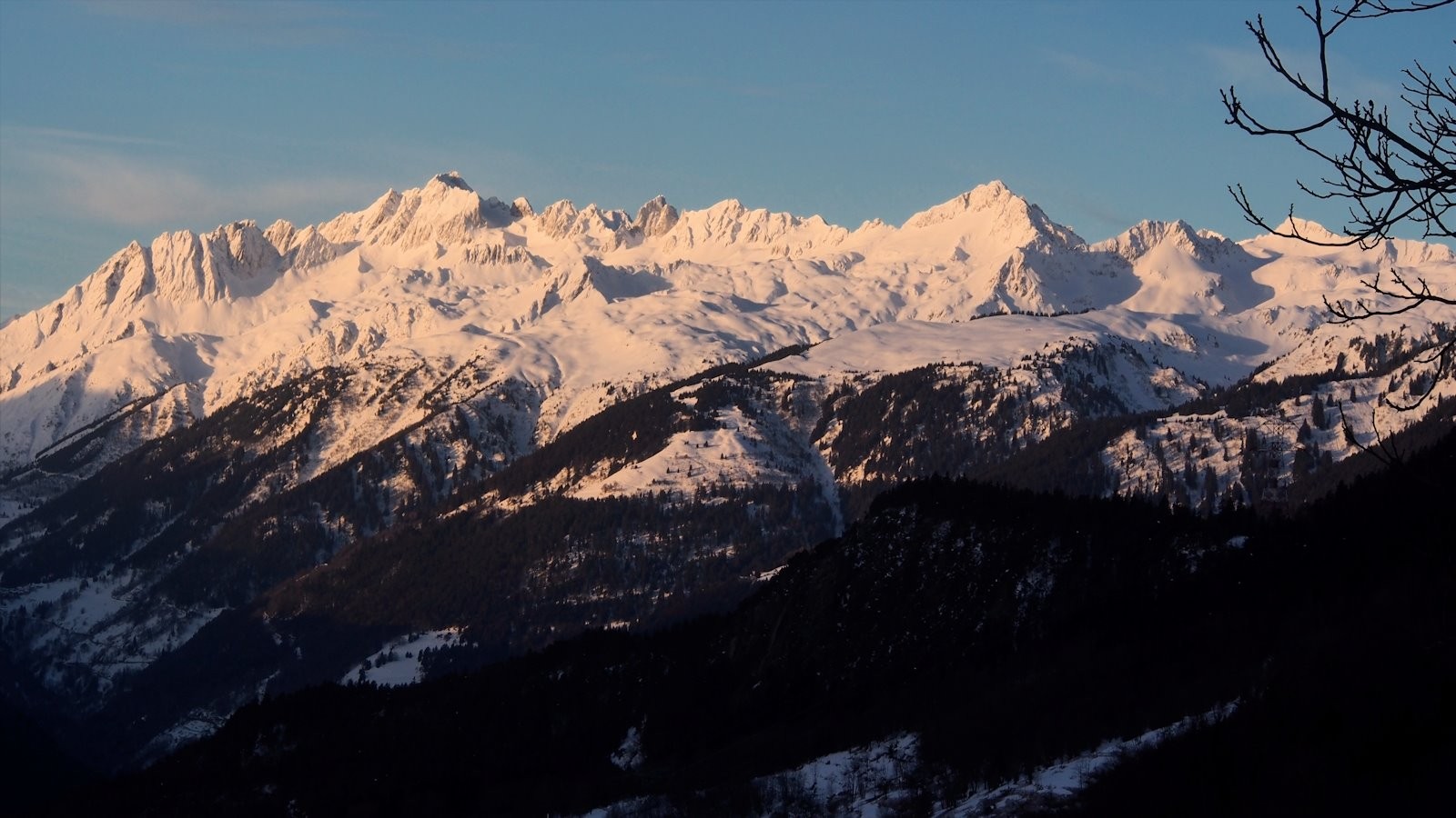 Les premiers rayons du soleil pour la Lauzière.