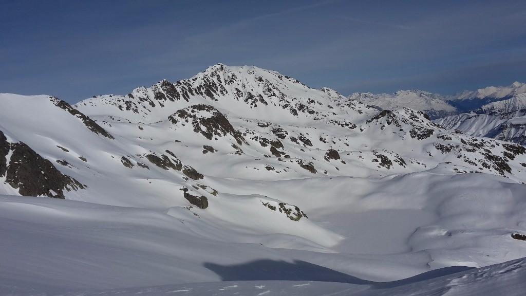 Vue sur la Sambuis face sud qui a été skiée par Alpaga