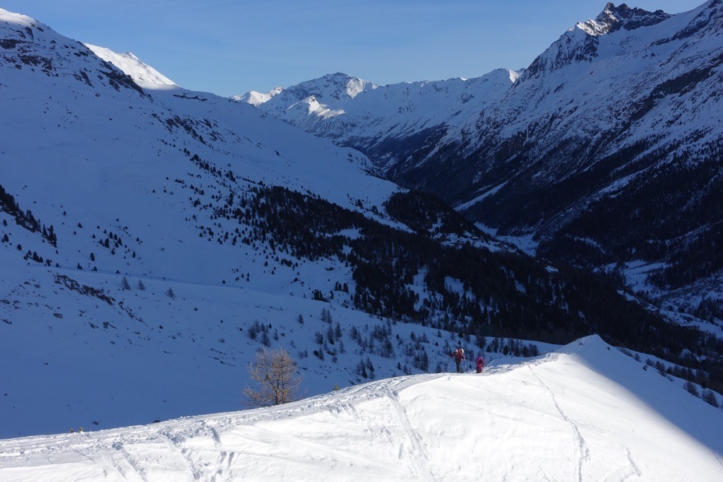 Le soleil nous touche sur la moraine á 8h15