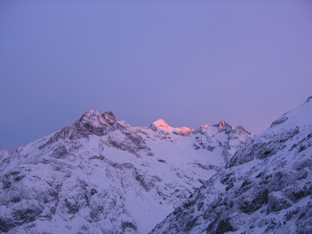 Bonnepierre : Lever de soleil matinal. IL faut aller vite pour cette face...