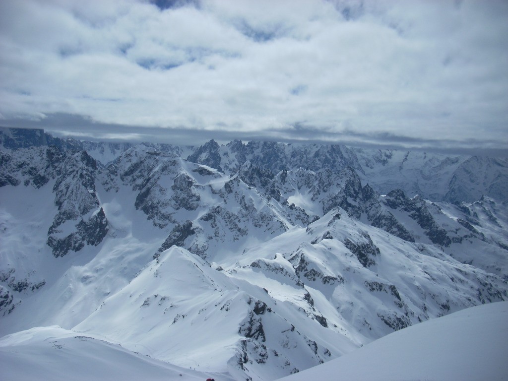 Le Buet : Le Mont-Blanc dans les nuages
