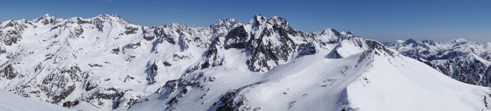 Panorama depuis le sommet des Cimes Valrossa à la Cime Vermeil