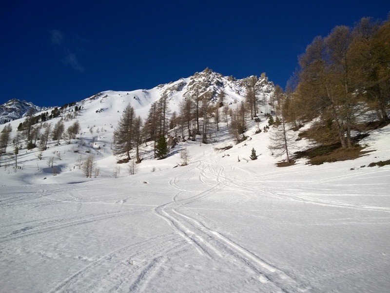 vue sur le couloir NE des Pénitents en montant au-dessus des chalets de l'Orceyrette