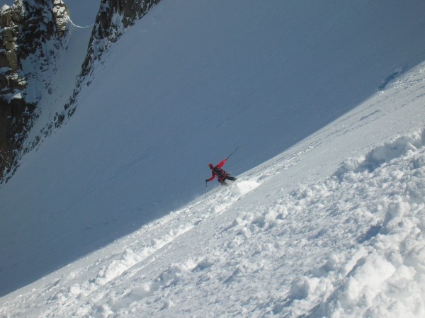 Descente en poudre : Romu se lache dans ce couloir gavé de poudre...
