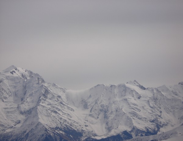 Le foehn : Une jolie cascade de foehn sur le col de Miage et une belle vue sur le Mont Blanc sur la gauche du col.
