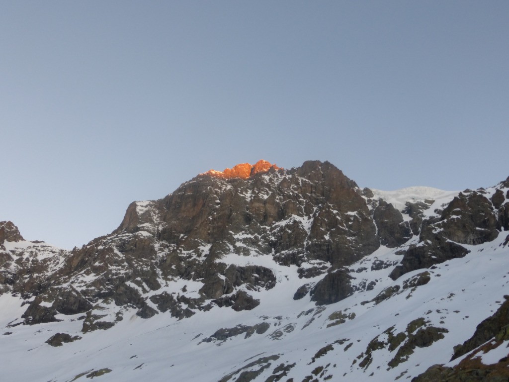 #6 Levé de soleil sur les Rouies Levé de soleil sur les Rouies