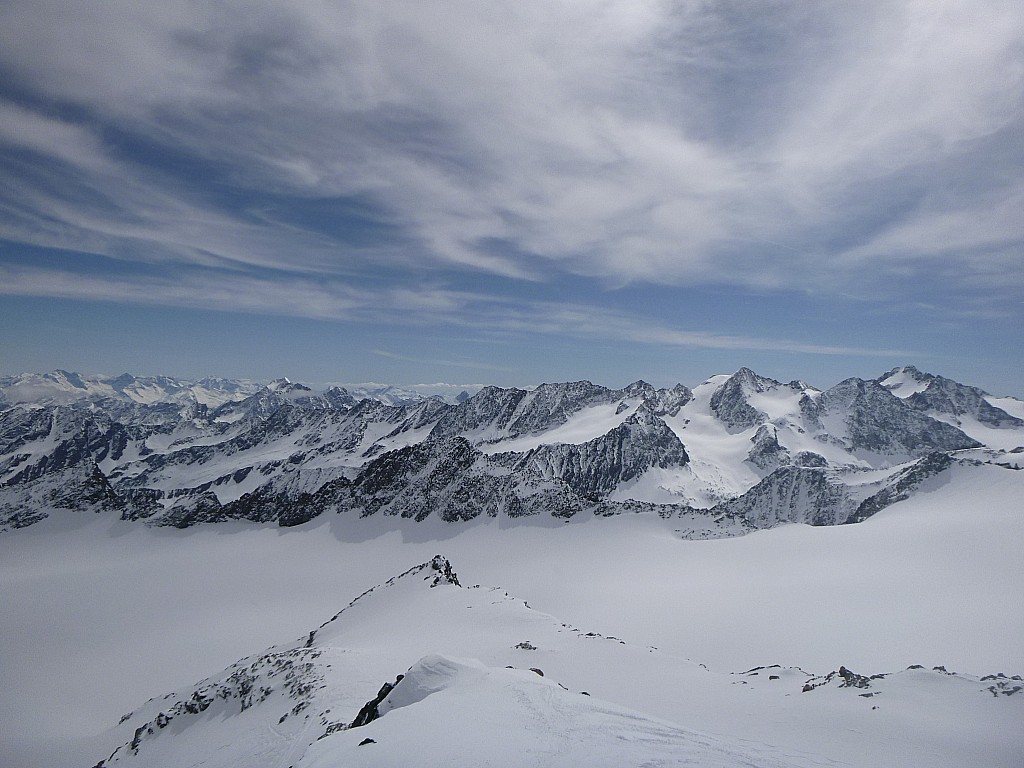A l'Est, les sommets au-dessus de la Franz Senn Hütte