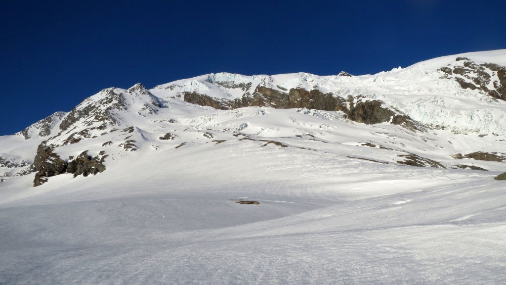 Glacier de la Martin à gauche, Glacier de la Savine à droite. On devine où passe l'itinéraire.