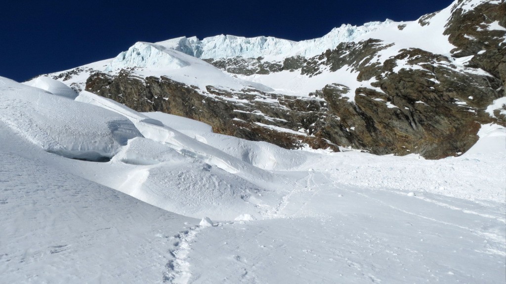 L'itinéraire se faufile à gauche...