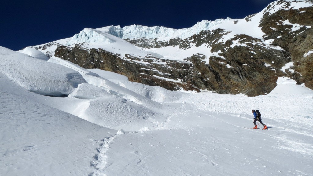 ...sous le regard glacial des séracs.