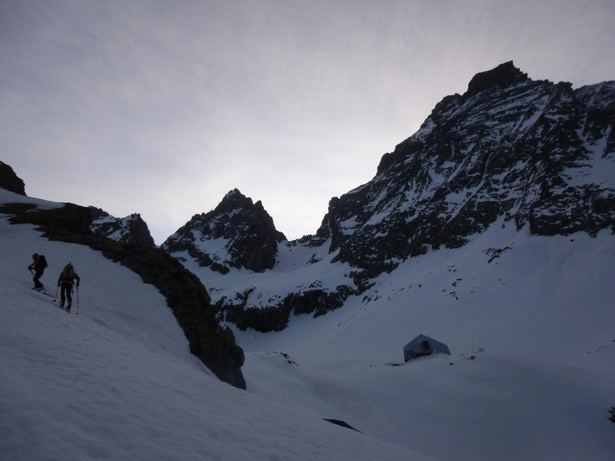 départ pour la pointe joanne le temps est encore clément et la nuit claire a permit un bon regel